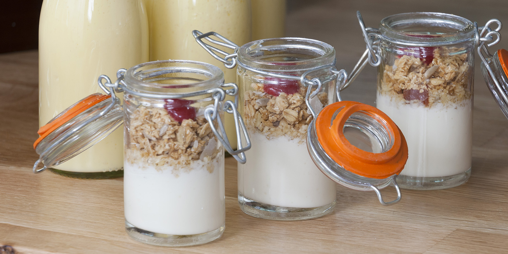 Breakfast granola pots